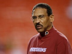 Sherman Lewis, quien ganó cuatro campeonatos de Super Bowl como asistente de la NFL, falleció a los 83 años.