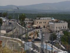 La policía dispersa a cientos de civiles del Monte Meron que intentaron encender fuegos en Lag Ba’omer