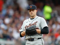 Tarik Skubal, de los Tigres, se somete a una cirugía en el codo izquierdo para extraer una astilla de hueso, con un retraso de hasta 2 meses