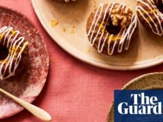 Dal de coco, tostadas de pepinillos con queso, pasteles de halva de zanahoria: sabores de la casa de Ravinder Bhogal – recetas | Alimento