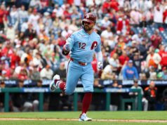 Los Filis noquean a los Gigantes dos veces para barrer la doble cartelera y Kyle Schwarber se convierte en el noveno jugador activo de la MLB en conectar 350 jonrones.