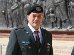 Decenas de personas protestan frente a la casa del jefe de las FDI después de que un soldado fuera castigado