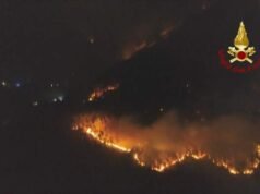 Miles de personas evacuadas mientras los incendios forestales arrasan la región italiana de Toscana