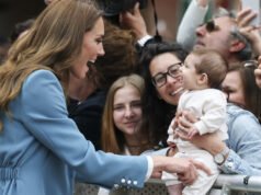 Catalina, Princesa de Gales, aclamada por la multitud durante su gira de regreso por Italia