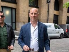 El deshonrado director ejecutivo de una compañía financiera encarcelado después de ocultar miles de libras que él y su esposa gastaron en caballos, vacaciones y jacuzzis.
