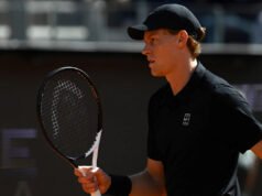 Jannik Sinner supera a Daniil Medvedev en la semifinal del Abierto de Italia a pesar de una enfermedad en el segundo set y el aplazamiento por lluvia en el tercero