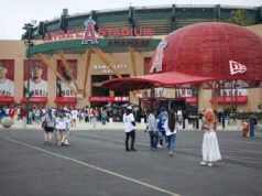 Los Angelinos dicen que el juego de los Rangers continuará según lo programado después de que el gobernador Newsom declare el estado de emergencia por una fuga de sustancias químicas en Garden Grove