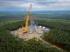 Una turbina eólica gigante se levanta en Alemania ante el viento en contra de la extrema derecha