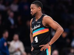 Mitch Johnson ‘no tiene idea’ si el base de los Spurs, De’Aaron Fox, estará listo para el Juego 2 contra el Thunder