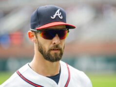 Eli White de los Bravos en lista de conmoción cerebral de 7 días después de golpear la pared para atrapar contra los Dodgers