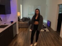 Amanda Bynes estrena cejas azul metálico antes de la fecha del almuerzo