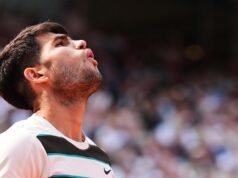 Carlos Alcaraz se retira de Wimbledon por lesión en la muñeca