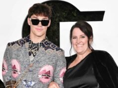 La madre de Noah Beck regresa al colegio tras el vídeo escándalo con su hijo