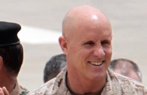 Fox News responde a las afirmaciones de que el vicealmirante usó una máscara en el programa
