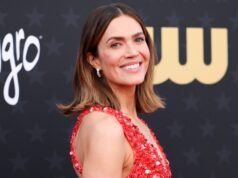 El estilo de vestido rojo de Mandy Moore es el look favorecedor del verano