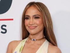 El lujoso vestido floral de verano de Jennifer Lopez cuesta $ 33 en Amazon