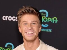 Robert Irwin bromea diciendo que DWTS siempre lo tiene sin camisa