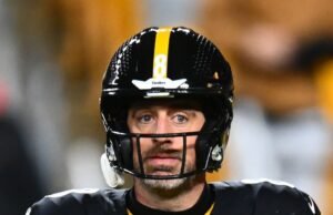 Aaron Rodgers luce anillo de bodas en medio de intriga por su esposa