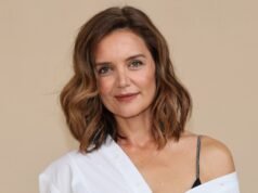 El look de top a rayas estilo parisino de Katie Holmes cuesta $ 20 en Walmart