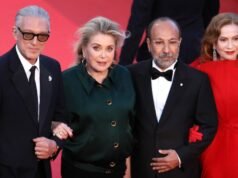 Asghar Farhadi, Los cuentos paralelos de Isabelle Huppert recibe una gran ovación en Cannes