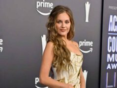 Kelsea Ballerini asiste a los Premios ACM 2026 sin Chase Stokes
