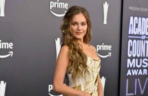 Kelsea Ballerini asiste a los Premios ACM 2026 sin Chase Stokes