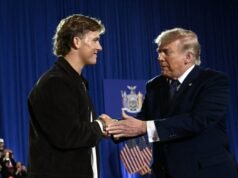 Jaxson Dart provoca reacciones violentas después de presentar a Donald Trump