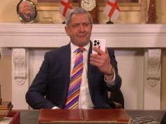 Peter Serafinowicz interpreta a Nigel Farage en el Cold Open de ‘SNL UK’