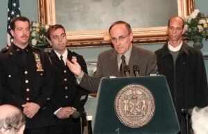 El alcalde estadounidense Rudy Giuliani está en el Salón de la Fama de Nueva York