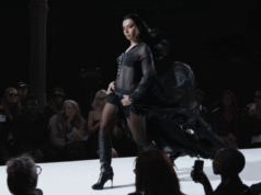 Charli XCX ofrece alta costura en la pasarela en el video musical “SS26”