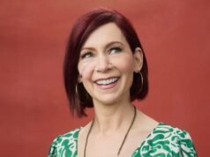 La estrella de Elsbeth, Carrie Preston, habla sobre estrellas invitadas, thrillers y sus bolsos