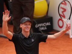Sinner vence a Medvedev tras una interrupción por lluvia y problemas físicos para preparar la final del Abierto de Italia contra Ruud