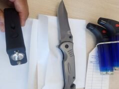La policía arresta a un niño de 12 años por traer armas a la escuela y sospechar que tenía la intención de dañar a otros