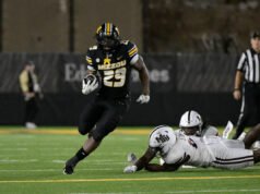 El corredor de Missouri Ahmad Hardy en condición estable después de un tiroteo en un concierto