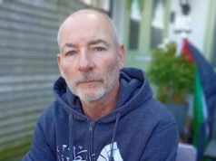 Activista de la flotilla deportado de Belfast regresa a casa