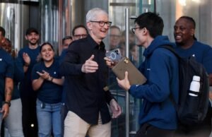 Las acciones de Apple suben un 4% mientras los compradores se apresuran a comprar iPhones y MacBooks actualizados