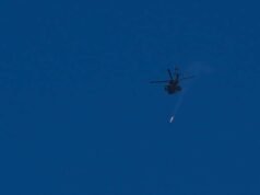 Dos heridos y un coche destruido por un ataque con aviones no tripulados de Hezbolá en una ciudad fronteriza del norte de Israel