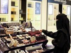 Los consumidores saudíes siguen gastando de más a medida que disminuyen los conflictos
