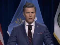 Colin Jost dice que SNL descartó la broma de Pete Hegseth leyendo un versículo bíblico de ‘Pulp Fiction’