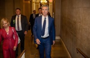 Trucos que utiliza Gavin Newsom para que su presupuesto parezca “equilibrado”