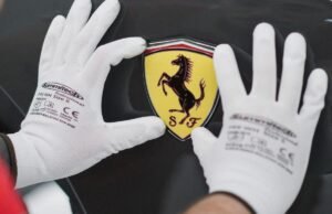 Ferrari presentará hoy el automóvil eléctrico Luce de medio millón de dólares mientras sus rivales frenan los vehículos eléctricos