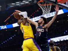 La defensa del Thunder derriba a los Lakers, comenzando con Chet Holmgren e Isaiah Hartenstein