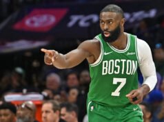 Jaylen Brown promociona su “gran relación” con Brad Stevens y los Celtics: “Amo Boston”