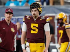 El mariscal de campo de Minnesota, Drake Lindsey, arrestado por identificación falsa y consumo de alcohol entre menores de edad