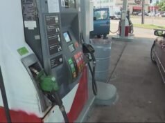 El gobernador Kemp firma una orden ejecutiva que suspende el impuesto a la gasolina por 2 semanas más