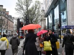 Los consumidores del Reino Unido recortan el gasto por primera vez desde finales de 2024, según muestran los datos de las tarjetas de Barclays