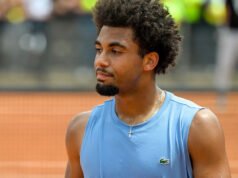 Arthur Fils, uno de los pocos contendientes que quedan en Roland Garros, se retira por lesión el día antes del torneo.