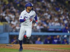 Mookie Betts de los Dodgers vuelve a la alineación después de más de un mes en IL