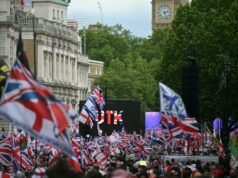 La policía británica detalla las detenciones tras una manifestación y contraprotesta de extrema derecha