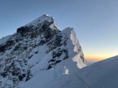 Nepal emite un número récord de permisos para escalar el Monte Everest